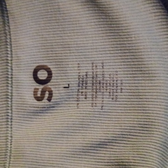 SURF STYLE, HEAT GEAR, AND SO. WOMENS SHIRT BUNDLE, AND SIZE LARGE. - Picture 5 of 7